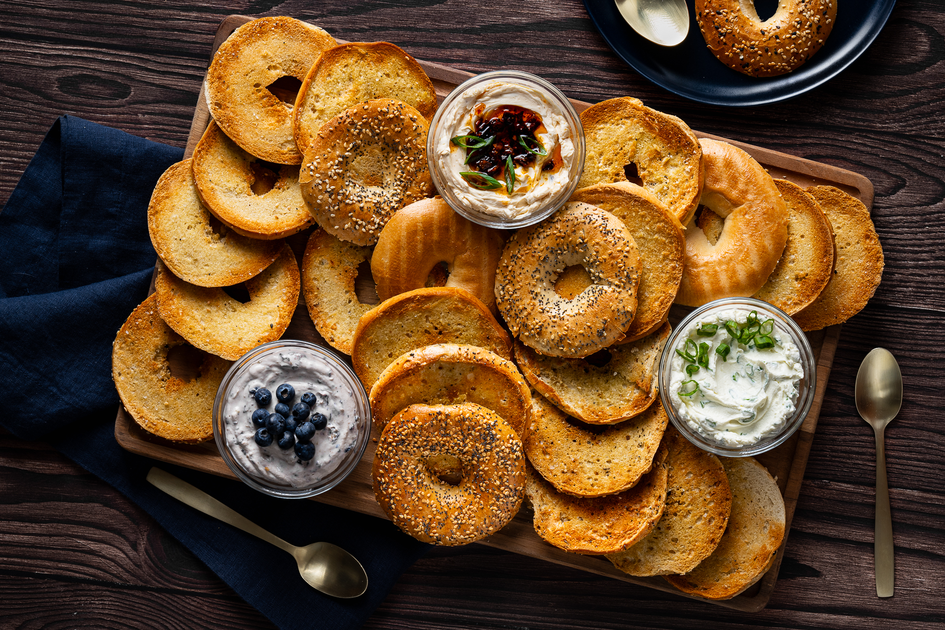 Bagel Chips With Cream Cheese Dip
